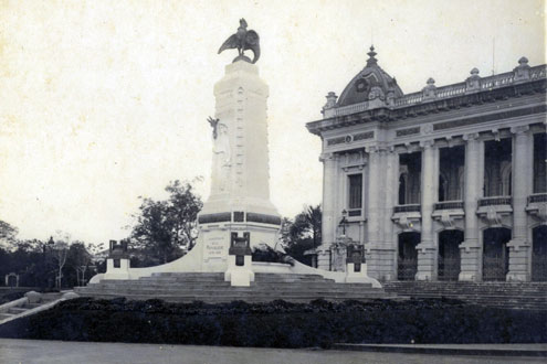 Fontaine devant l'Opéra de Hanoi 