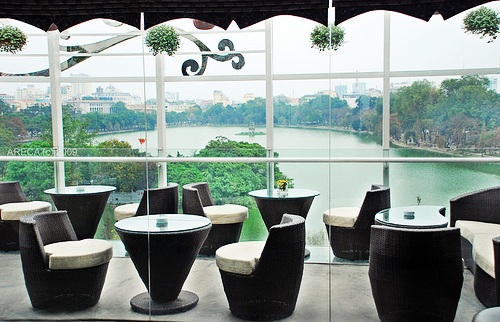 Avalon Café Lounge - restaurant avec vue sur le lac Hoan Kiem à Hanoi