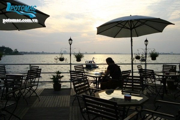 Potomac Cruise - restaurant avec vue sur le lac à Hanoi